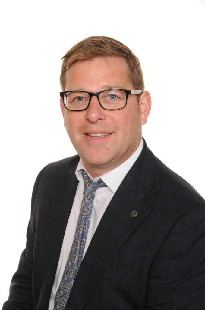 KAY 7322 Mr Daniel Steele