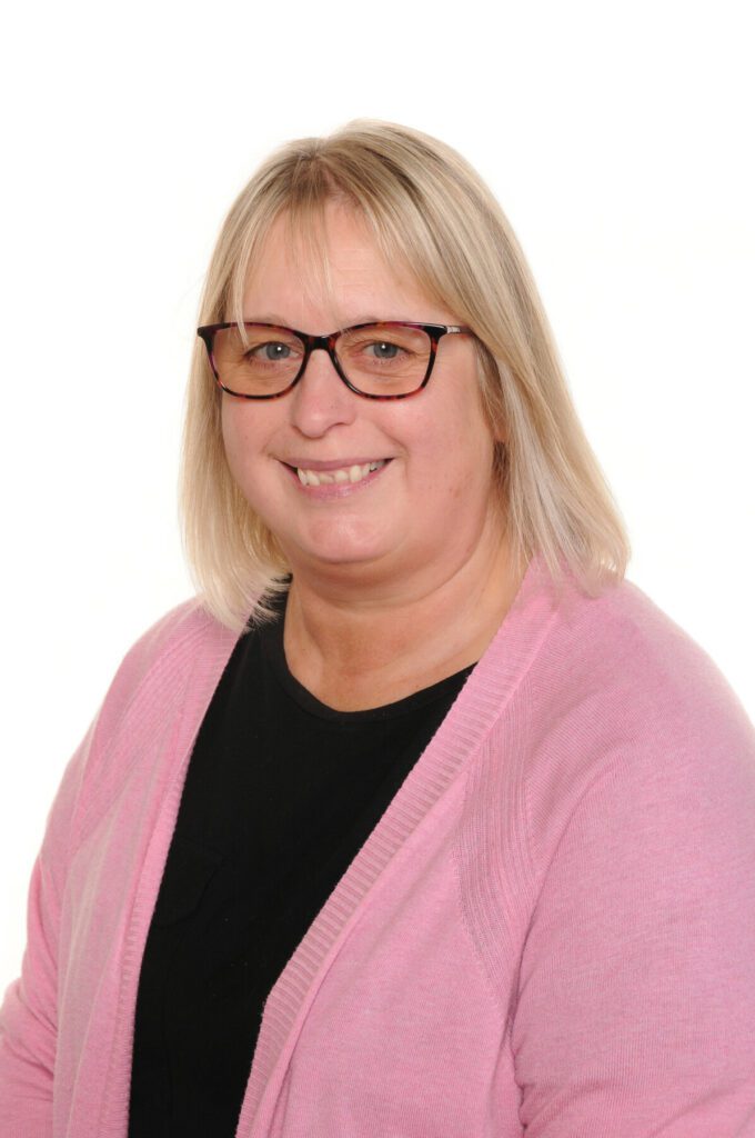 KAY 7326 Mrs Lisa Hunt