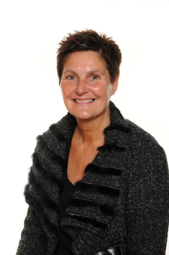 KAY 8141 Mrs Julie Bray