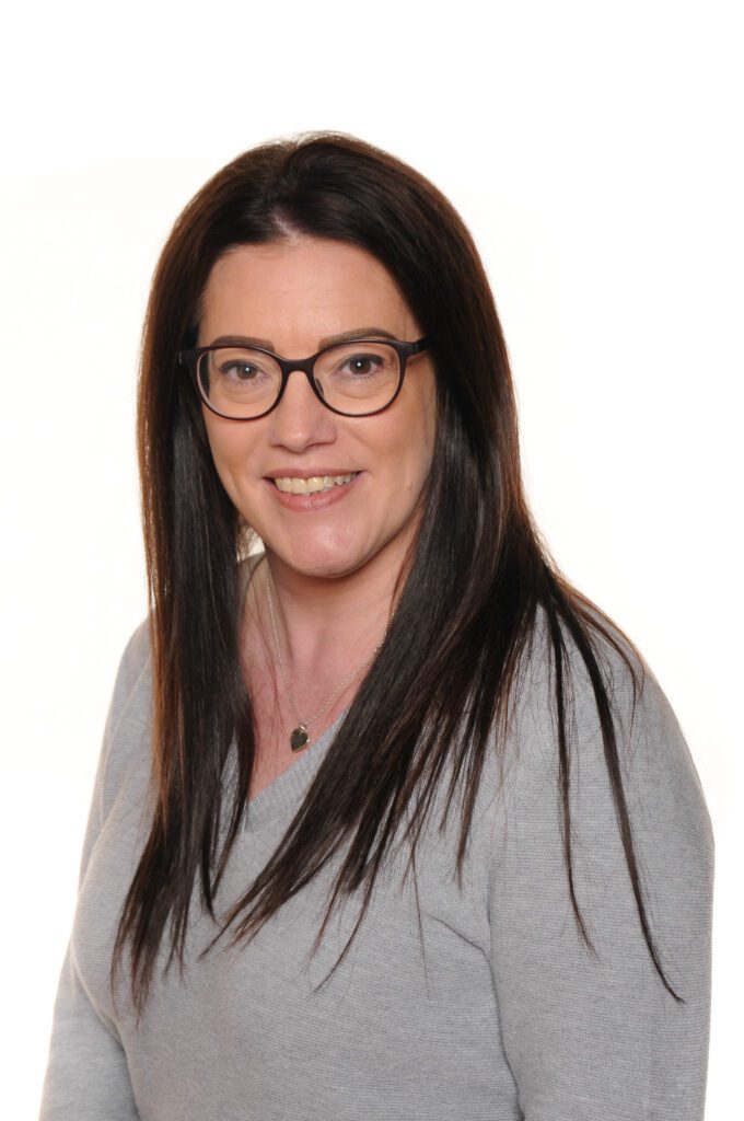 KAY 8050 Mrs Davina Kerr